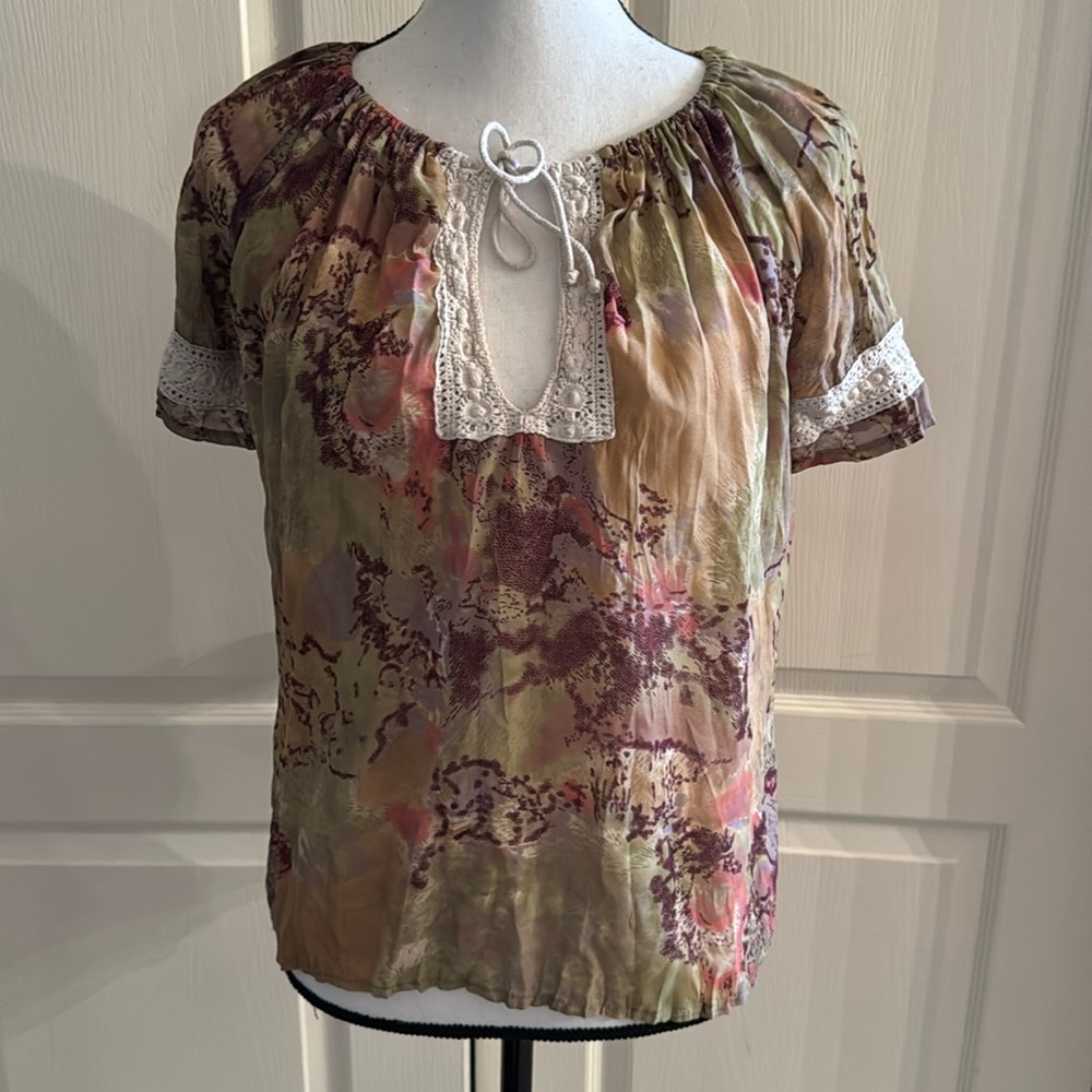 Short Sleeve Blouse - Size Small